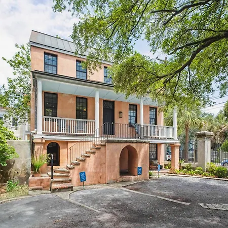 Unique & Charming 1 Bedroom One Block To King St